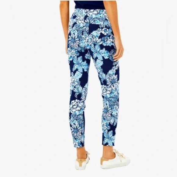 Lilly Pulitzer Corso Pant UPF 50+
Bouquet All Day Golf - Picture 4 of 9